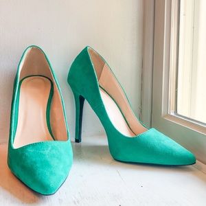 Peacock Pumps 🦚